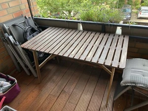 Gartenmöbel Set aus 4 Holzstühlen, 4 Auflagen + 1 Holztisch - Bild 1 von 14