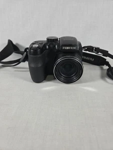 Fujifilm FinePix S Series S1000fd 10MP 12x zoom ottico fotocamera DIGITALE per ricambi - Foto 1 di 4
