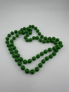 Collar vintage de cuentas de plástico verde 32”, T16 - Imagen 1 de 3