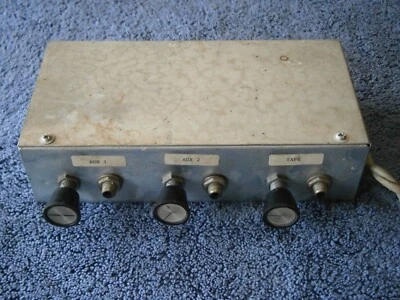 PREAMPLIFICADOR DE 3 CANALES, BIEN HECHO CON TRES ENTRADAS Y UNA SALIDA... Foto 1 de 4