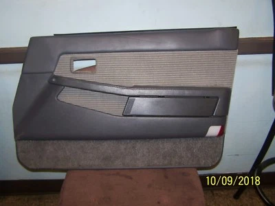 MAZDA 626 1983-1987 4 PUERTAS HATCHBACK PASAJERO PANEL DE PUERTA INTERIOR DELANTERO DERECHO Foto 1 de 4
