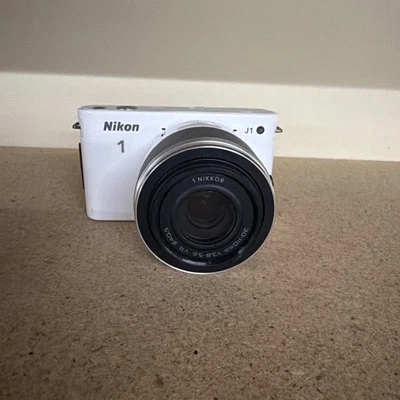 Cámara digital Nikon 1 J1 con lente 30-110 (SIN CARGADOR) no probada Foto 1 de 4