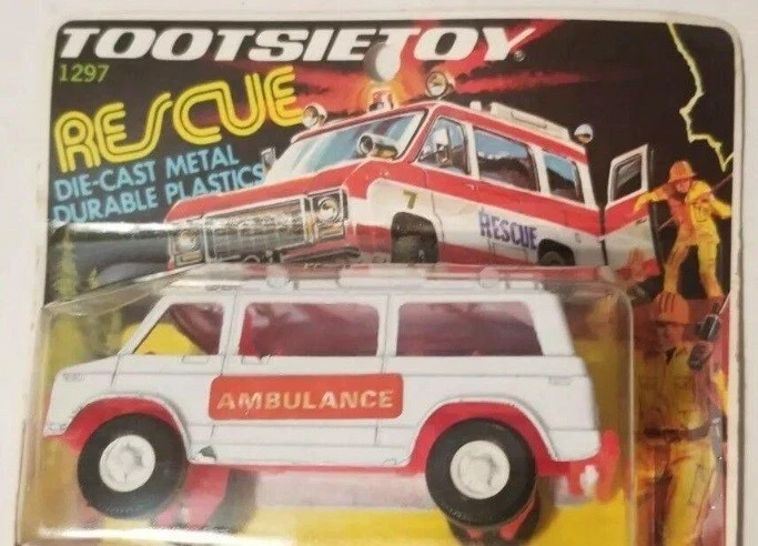 Ambulancia Tootsietoy 1297 de metal fundido a presión y plástico duradero Foto 1 de 1