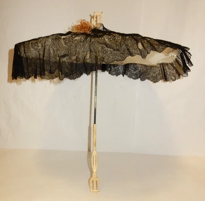ANTIQUE 1870'S VICTORIAN PARASOL WITH BLACK LACE & HAND-CARVED LYRE HARP HANDLE - Image 1 of 4