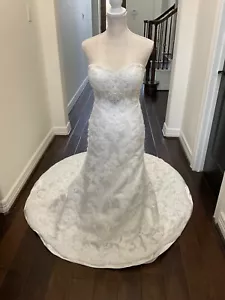 Casablanca Wedding Dress STYLE 2072 - Picture 1 of 13