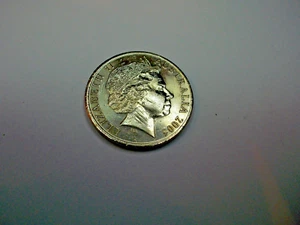 Australian 20c coin 2005 World War Coming Home design circulated - Picture 1 of 3