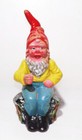 Alter Gartenzwerg aus Keramik