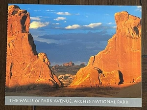 POSTKARTE UNBESENDET - UTAH, BÖGEN NATIONALPARK, DIE MAUERN DER PARK AVENUE - Bild 1 von 2