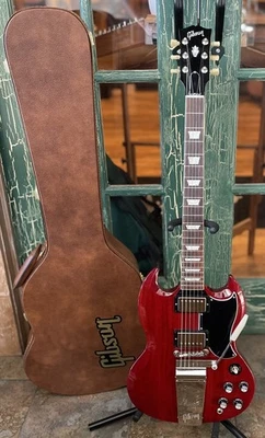 Gibson SG Standard '61 Maestro Vibrola Electric in Vintage Cherry w Gibson Case - Image 1 of 4
