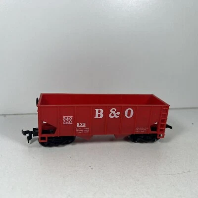Life Like HO Baltimore & Ohio 2-Bay Hopper Car B&O 320835 Model Freight Car  BJ2 - Image 1 of 4