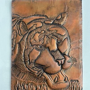 Thin Copper Repousse Hammered Tiger w Open Mouth VINTAGE Relief unframed Art - Imagen 1 de 2