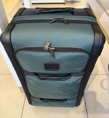 NOVO Tumi Lyndon SHORT TRIP Expansível 4 Rodas Embalagem Terno Estojo -VERDE OPALA ESCURA - Imagem 1 de 4