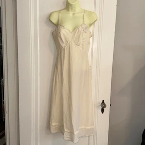 Vintage Corhan Noumair off white/cream nylon full slip with floral embroidery - Picture 1 of 9