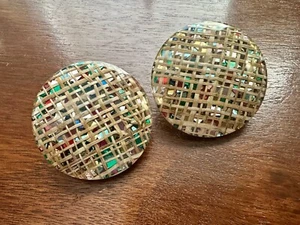 Vintage Confetti Glitter Rattan Basket Weave LARGE Round Lucite Clip On EJewelry - Picture 1 of 3