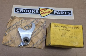 NOS 25221-16500 TM400 1971 to 1974 Genuine Suzuki 4th Driven Gear Selector Fork - Picture 1 of 9