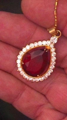 Collar colgante de rubí rojo de imitación corte pera con halo de diamantes de imitación - 18" Foto 1 de 3