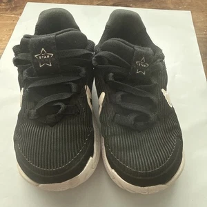 Toddler Girl Nike Star Runner Black & White Slip On Sneakers Size 6.5 - Picture 1 of 6