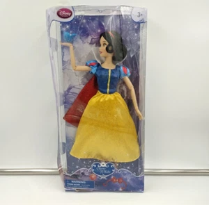 Bambola classica Disney Store bianca neve con bambola in pensione Bluebird - Foto 1 di 6