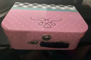 American Girl Andenkenbox Reiseetui Reisepassaufkleber pink schwarz weiß kariert - Bild 1 von 16