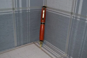 Handgefertigter Zigarren Drehstift mit orange/rötlichem Harzkörper und Goldrand  - Bild 1 von 8