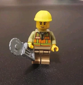 NEW LEGO Minifigure Construction Worker With Saw City - Picture 1 of 1
