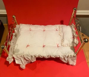American Girl Samantha’s Classic Brass Bed with Mattress, Bedspread & Pillow - Picture 1 of 7