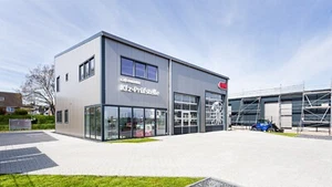 KFZ-Halle mit Prüfstelle / Werkstatthalle - Bild 1 von 13
