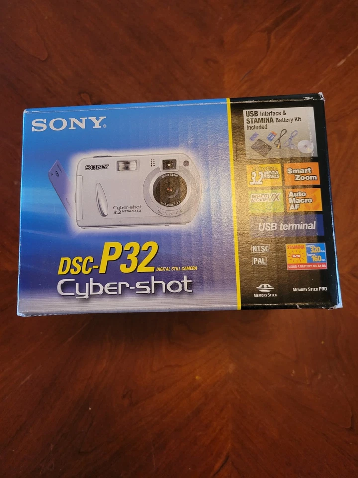 Sony DSC-P32 Cybershot Digital Camera 3.2MP Silver Complete Cables - Image 1 of 4