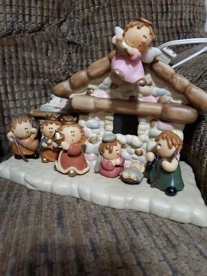 Belén Infantil 8 Piezas Cerámica Porcelana Navidad Iluminado Niños Usado en Excelente Condición Foto 1 de 4