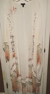 Torrid Cardigan White Pink Floral Embroidered Open Front Fringe Kimono Boho 5/6 - Picture 1 of 12