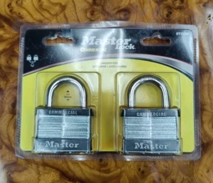 Master Lock 5TCOM Schlüsselvorhängeschloss, 15/16" Rechteck, Silber 2er-Pack 3HUJ5 - Bild 1 von 2
