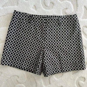 INC Women Sz 10 Business Casual Dressy Career Shorts Black White Flat Front Zip - Picture 1 of 5