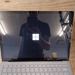 Microsoft Surface Laptop 2 13.5" Intel Core i5 8ª Gen., 1.60 GHz, 8 GB SIN SSD - Imagen 1 de 4