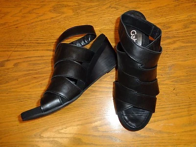 ZAPATOS SANDALIAS GABOR DE CUERO NEGRO CON TIRAS CON CUÑA NUEVOS SIN CAJA TALLA 9.5 (EU 7.5) Foto 1 de 4