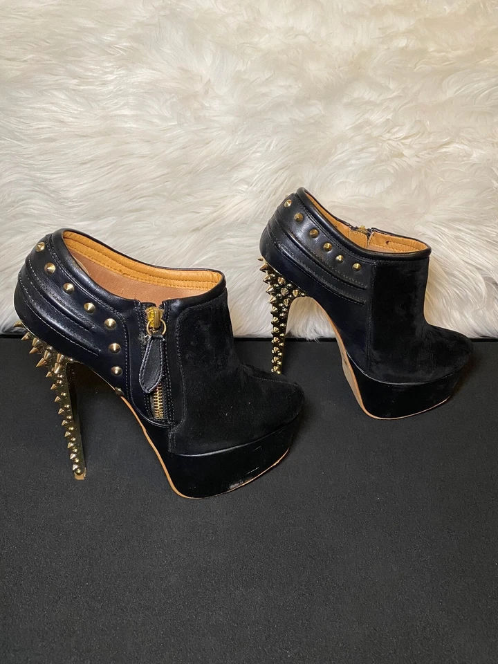 Женские сапоги на платформе Fahrenheit черные бархатные с шипами золотистые на высоком каблуке размер 7 - Изображение 1 из 4