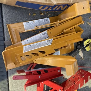 Lot Of 8 Qual-Craft Roof Jacks Brackets Used Good Condition And Quality - Picture 1 of 3