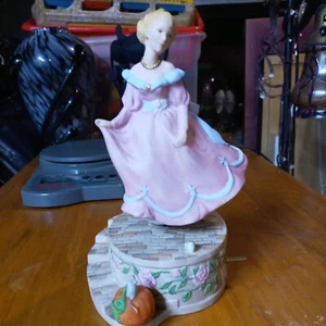 The Cinderella Music Box by Gorham - Fine Porcelain made in 1993. (AA) - Picture 1 of 3