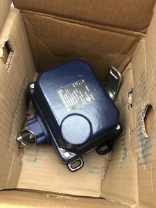 NEW SCHMERSAL T3Z068-22YR 101087881 PULL CABLE EMERGENCY STOP T3Z 068-22YR - Picture 1 of 12