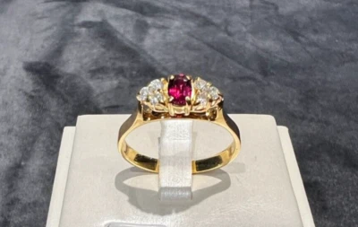 Anillo de diamantes y rubíes de oro de 18 quilates Foto 1 de 4