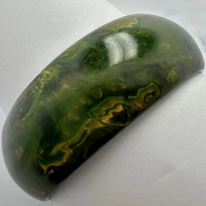 WIDE VINTAGE MARBLED SPINACH GREEN BAKELITE BANGLE BRACELET - Picture 1 of 6