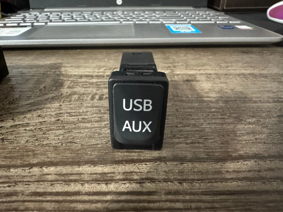 Adaptador AUX/USB Highlander 2010-13 OEM Toyota Foto 1 de 1