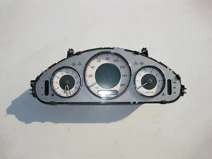 Protector Mercedes-Benz A2195400847 - salpicadero gasolina CLS C219 EE. UU. - Imagen 1 de 4