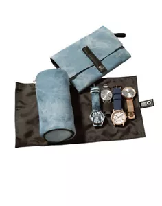 New GUESS Roll Case Holds 4 Wachets - Picture 1 of 1