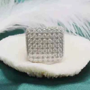 Alianza de boda con racimo de moissanita real de corte redondo de 3 quilates para hombre enchapada en oro blanco de 14 quilates - Imagen 1 de 9