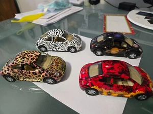 4er Set Kinsmart Maßstab 1:32 Volkswagen VW New Beetles Grafik - Bild 1 von 1