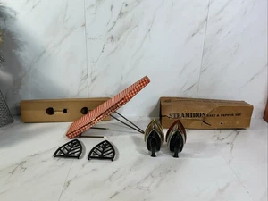 Vintage Starke 50er Jahre Dampfbügeleisen Salz & Pfeffer Set ~ komplett in OVP - Bild 1 von 22