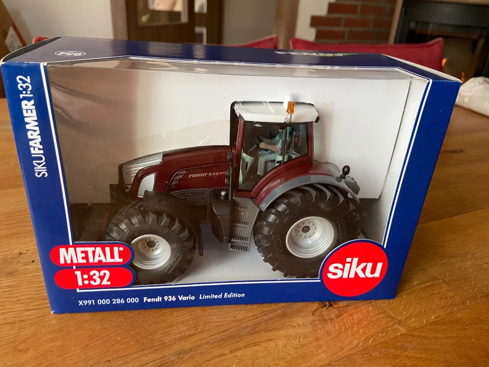 Trattore, trattore Siku Farmer 1:32 Fendt 936 Vario rosso bordeaux edizione limitata - Immagine 1 di 4
