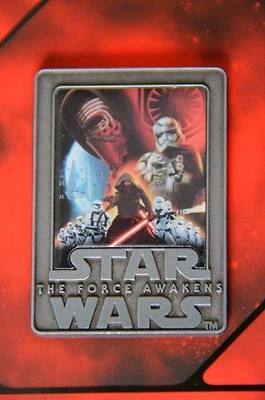 Prendedor Force Friday edición limitada de Star Wars The Force Awakens de Disney Store Foto 1 de 4