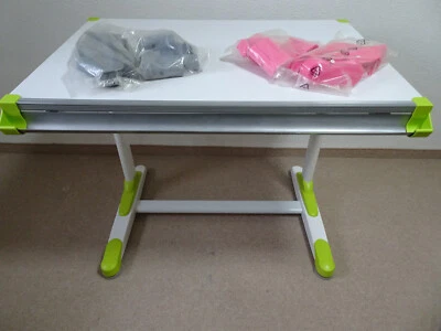 Schüler-Schreibtisch weiß mit grüner oder pinker oder grauer Applikation - Bild 1 von 4