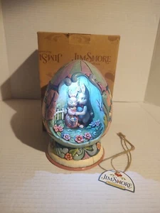 Jim Shore Spring Love Quilt Pattern Spring Fancy Diorama Lighted Easter In Box - Picture 1 of 8